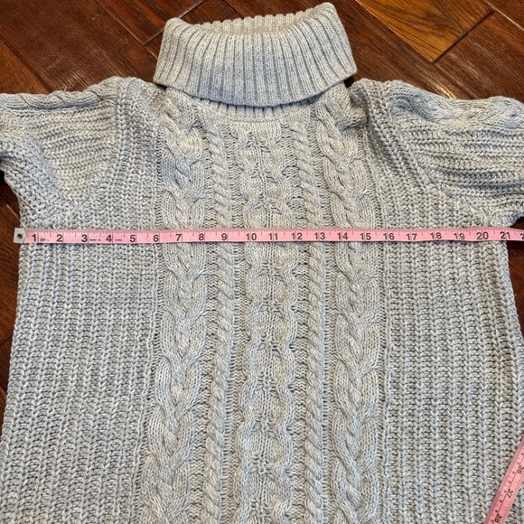 GAP Cable Knit Turtleneck Cozy Light Gray Sweater - Picture 7 of 10